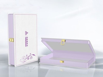 禮品包裝盒在進行覆膜工藝時，有色差嗎？